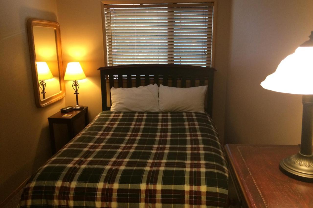 The Griz Inn By Park Vacation Management ファーニー エクステリア 写真